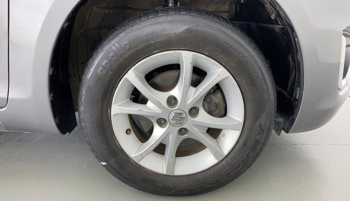 2015 Maruti Swift VXI D, Petrol, Manual, 55,775 km, Right Front Wheel