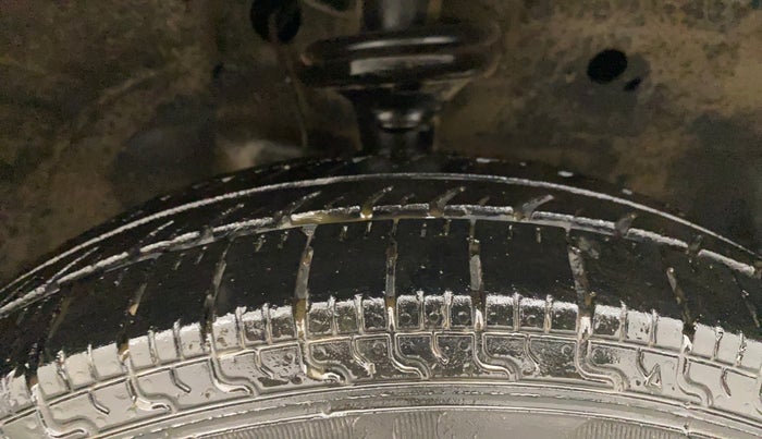 2017 Maruti Wagon R 1.0 LXI CNG, CNG, Manual, 1,04,063 km, Right Front Tyre Tread