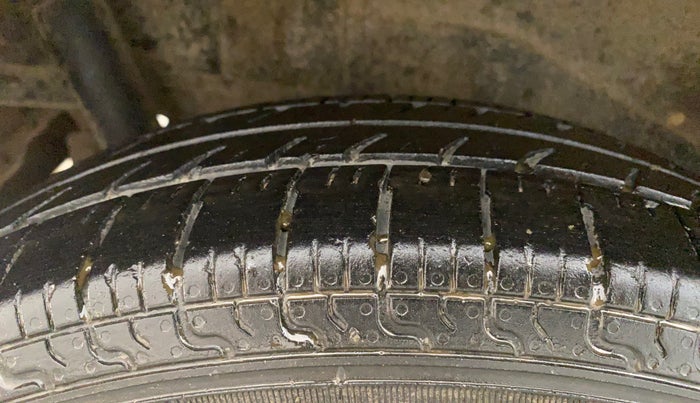 2017 Maruti Wagon R 1.0 LXI CNG, CNG, Manual, 1,04,063 km, Right Rear Tyre Tread