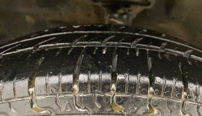 2017 Maruti Wagon R 1.0 LXI CNG, CNG, Manual, 1,04,063 km, Left Front Tyre Tread