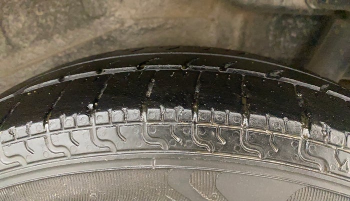2017 Maruti Wagon R 1.0 LXI CNG, CNG, Manual, 1,04,063 km, Left Rear Tyre Tread