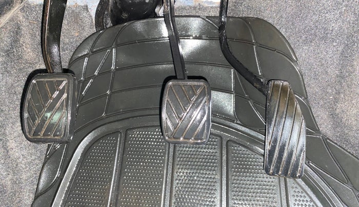 2017 Maruti Wagon R 1.0 LXI CNG, CNG, Manual, 1,04,063 km, Pedals