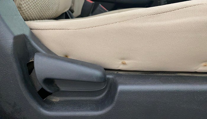 2017 Maruti Wagon R 1.0 LXI CNG, CNG, Manual, 1,04,063 km, Driver Side Adjustment Panel