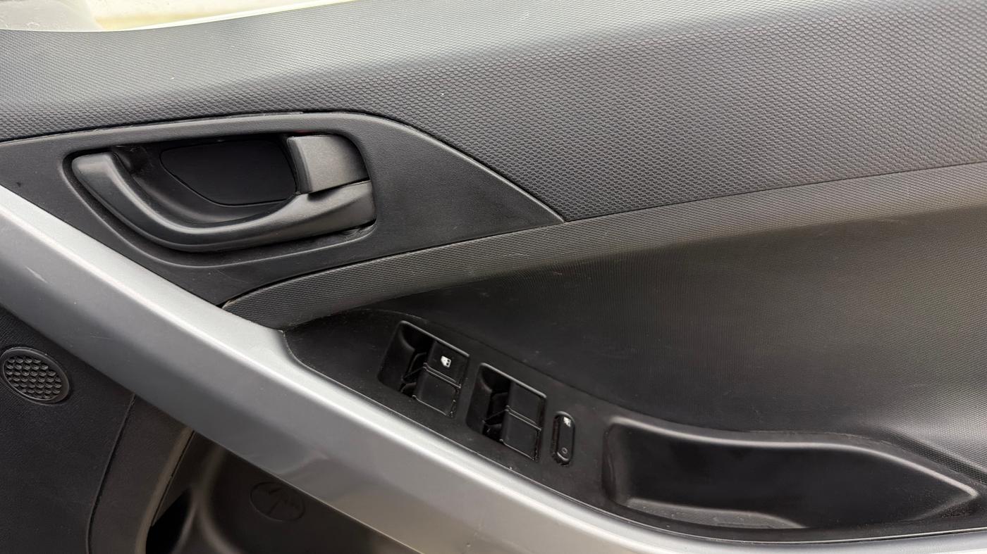 2021 Tata NEXON XMA SUNROOF PETROL, Petrol, Automatic, 47,937 km, Driver Side Door Panels Control