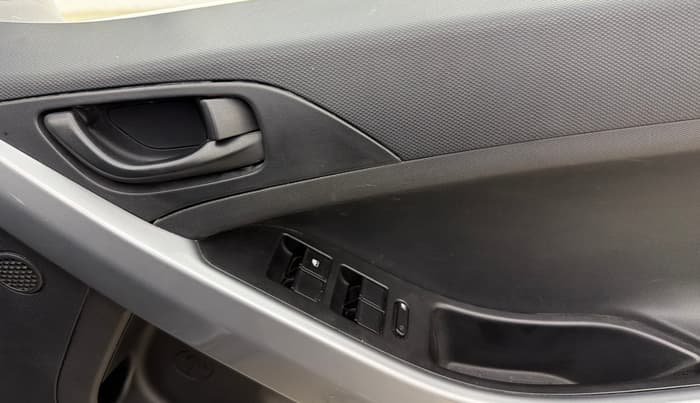 2021 Tata NEXON XMA SUNROOF PETROL, Petrol, Automatic, 47,937 km, Driver Side Door Panels Control