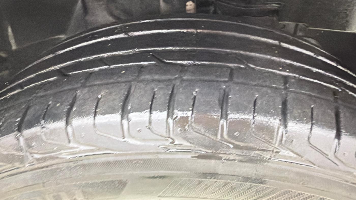 2021 Tata NEXON XMA SUNROOF PETROL, Petrol, Automatic, 47,937 km, Right Front Tyre Tread