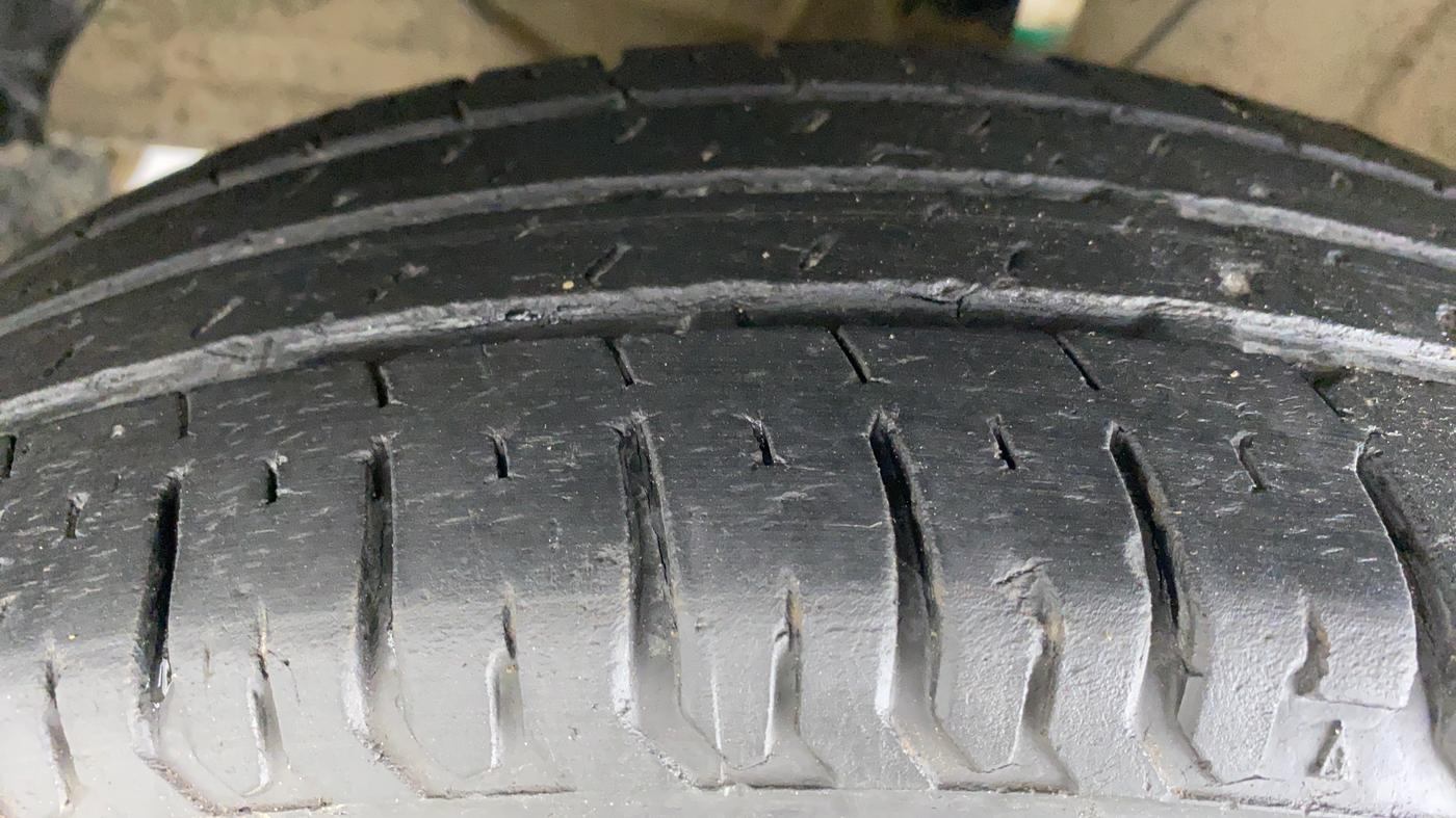 2018 Maruti Swift VXI AMT D, Petrol, Automatic, 36,917 km, Left Front Tyre Tread