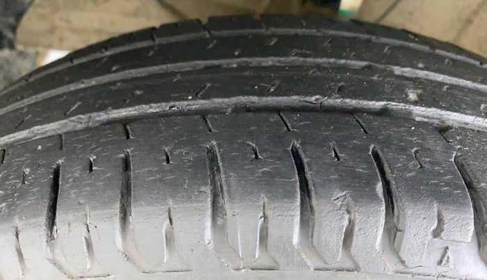 2018 Maruti Swift VXI AMT D, Petrol, Automatic, 36,917 km, Left Front Tyre Tread