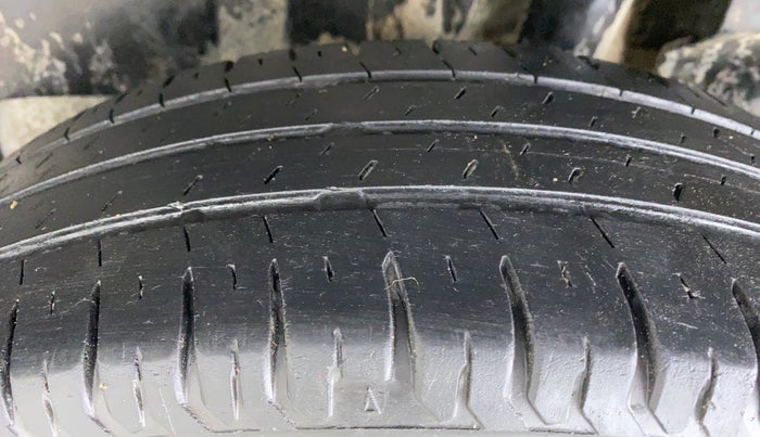 2018 Maruti Swift VXI AMT D, Petrol, Automatic, 36,917 km, Left Rear Tyre Tread