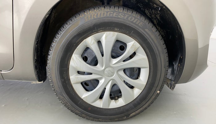 2018 Maruti Swift VXI AMT D, Petrol, Automatic, 36,917 km, Right Front Wheel