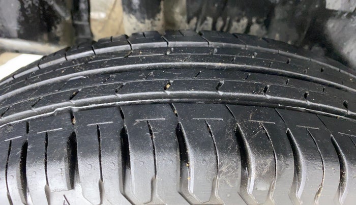 2018 Maruti Swift VXI AMT D, Petrol, Automatic, 36,917 km, Right Rear Tyre Tread
