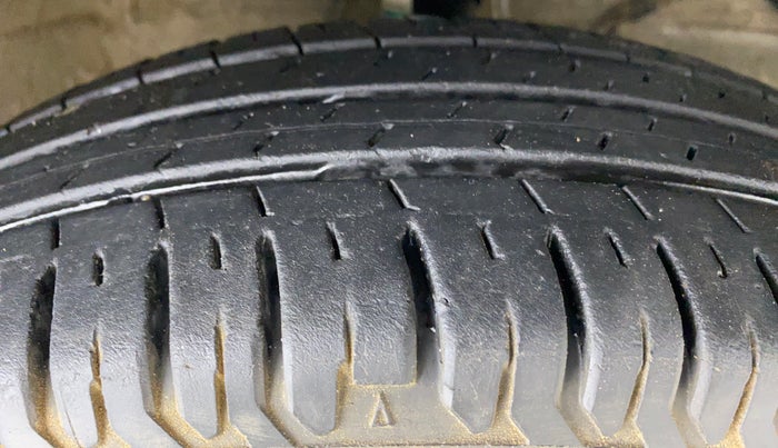 2018 Maruti Swift VXI AMT D, Petrol, Automatic, 36,917 km, Right Front Tyre Tread