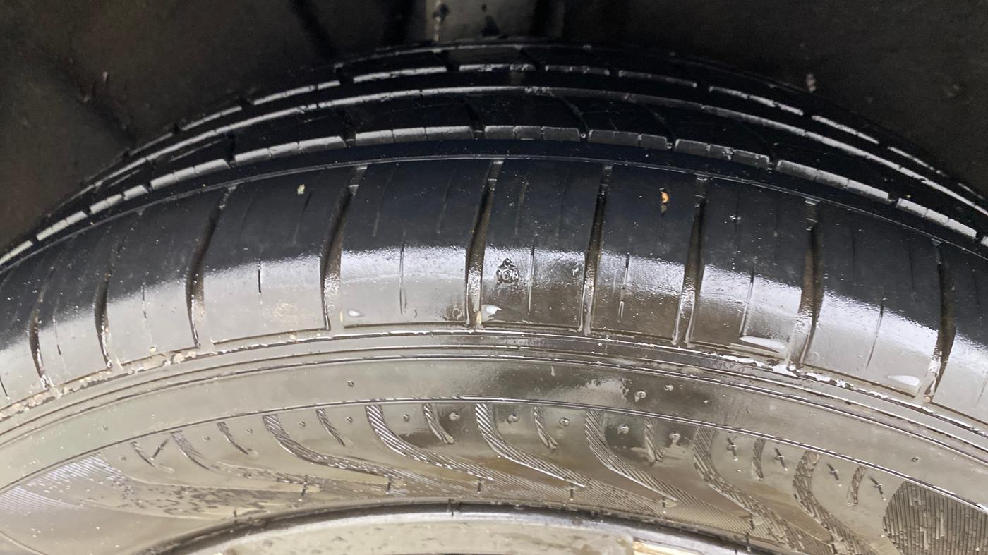 2022 Mahindra XUV700 AX 7 D MT 7 STR, Diesel, Manual, 1,03,157 km, Right Rear Tyre Tread