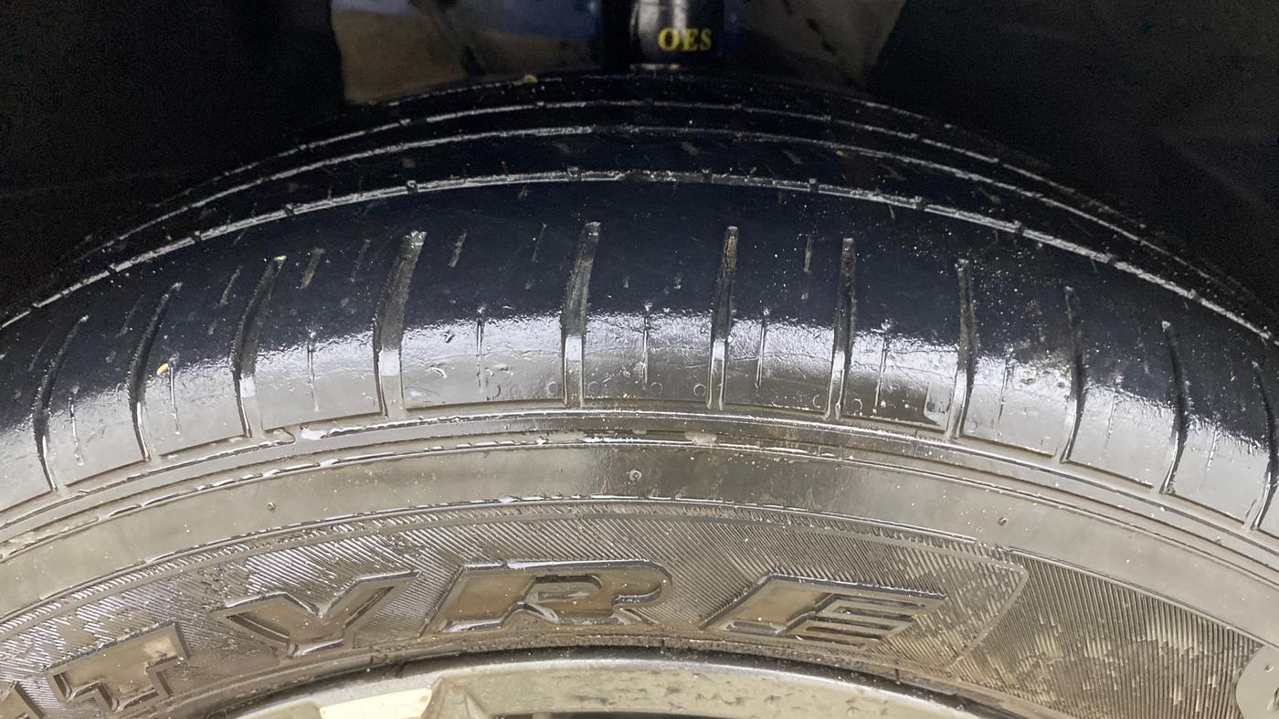 2022 Mahindra XUV700 AX 7 D MT 7 STR, Diesel, Manual, 1,03,157 km, Right Front Tyre Tread