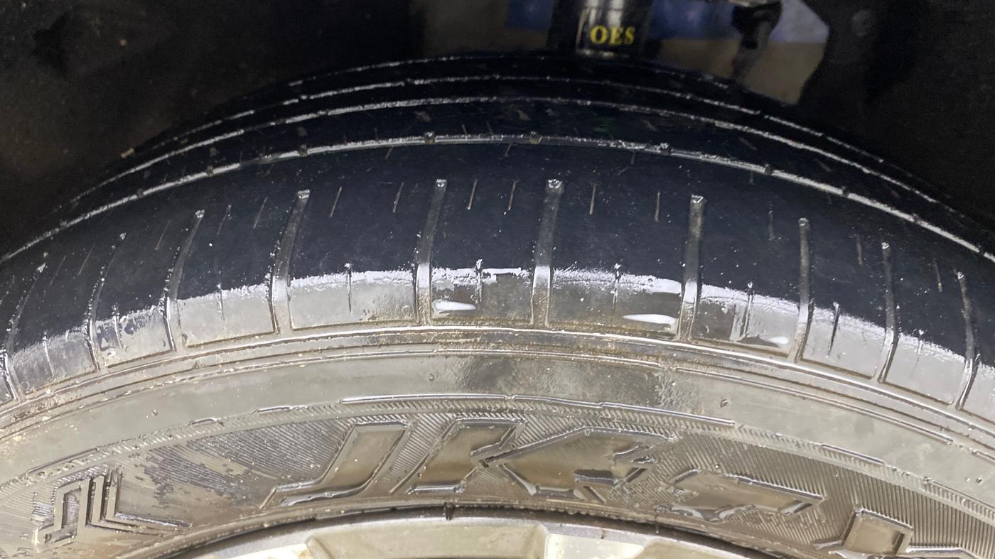 2022 Mahindra XUV700 AX 7 D MT 7 STR, Diesel, Manual, 1,03,157 km, Left Front Tyre Tread