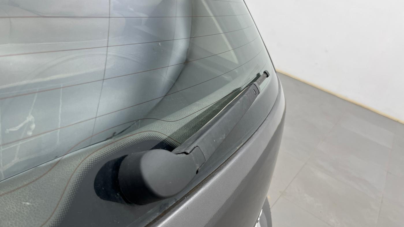 2013 Volkswagen Polo HIGHLINE DIESEL, Diesel, Manual, 1,02,202 km, Rear Wiper