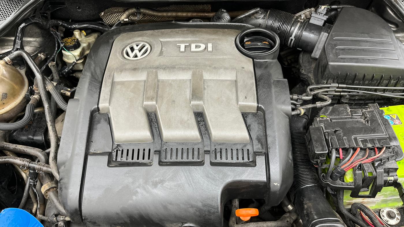 2013 Volkswagen Polo HIGHLINE DIESEL, Diesel, Manual, 1,02,202 km, Engine View