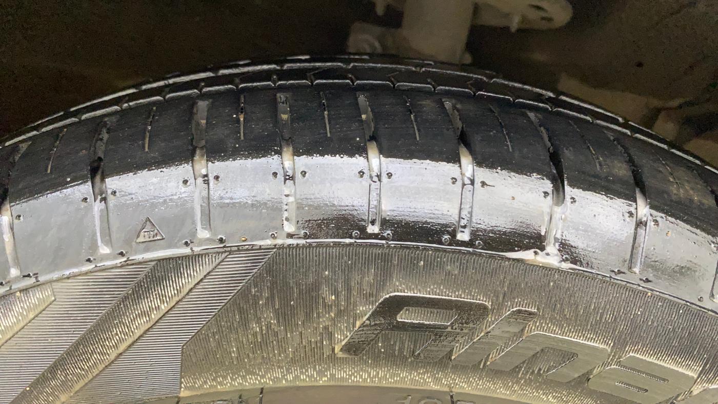 2014 Maruti Ciaz VXI, CNG, Manual, 55,405 km, Right Front Tyre Tread
