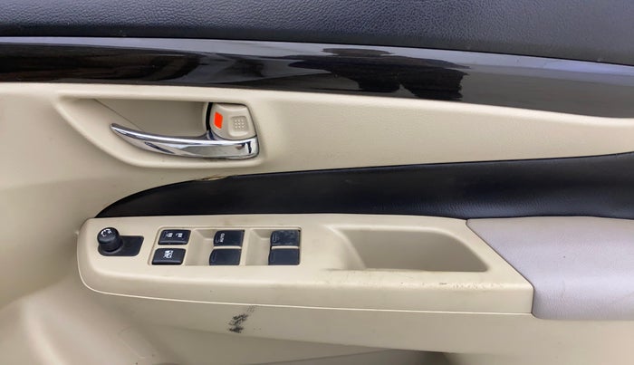 2014 Maruti Ciaz VXI, CNG, Manual, 55,405 km, Driver Side Door Panels Control