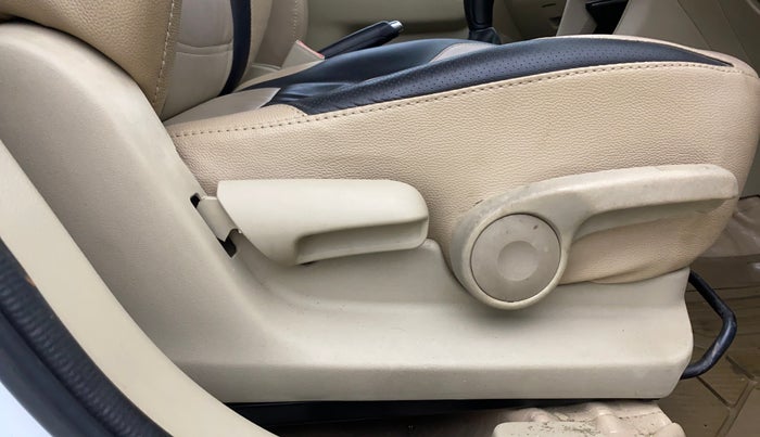 2014 Maruti Ciaz VXI, CNG, Manual, 55,405 km, Driver Side Adjustment Panel