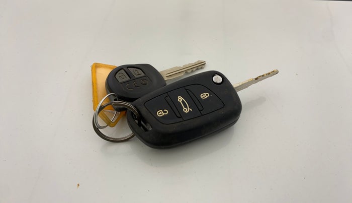 2014 Maruti Ciaz VXI, CNG, Manual, 55,405 km, Key Close Up