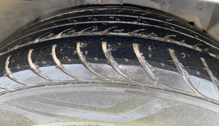 2017 Ford Figo Aspire TITANIUM 1.5 PETROL AT, Petrol, Automatic, 51,731 km, Right Front Tyre Tread