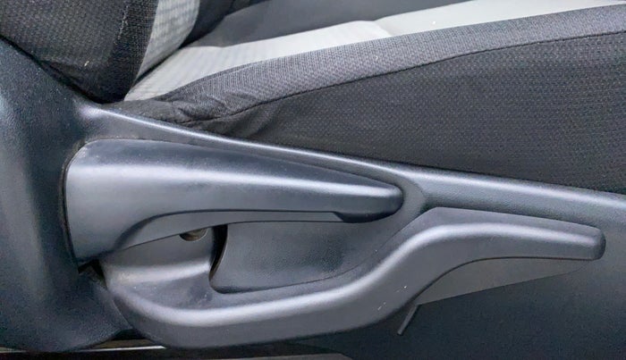 2013 Toyota Etios Liva G, Petrol, Manual, 49,940 km, Driver Side Adjustment Panel