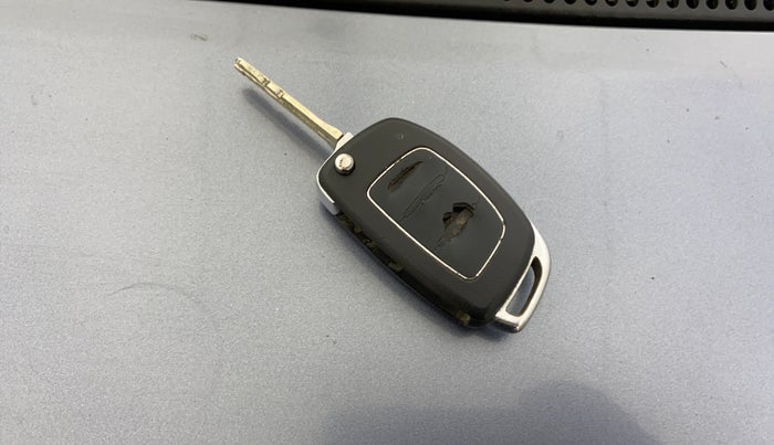 2017 Hyundai Xcent S 1.2, Petrol, Manual, 97,199 km, Key Close Up