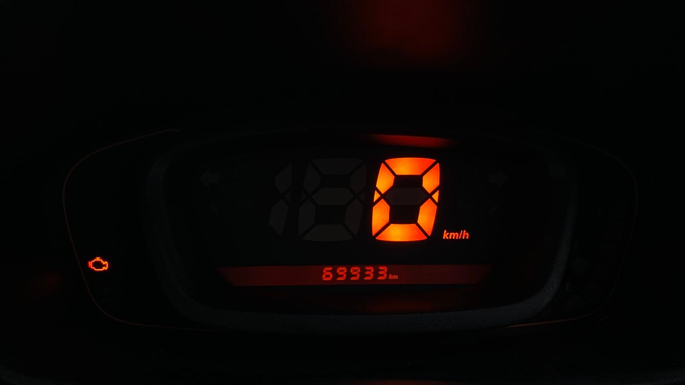 2018 Renault Kwid RXT 1.0 (O), Petrol, Manual, 69,928 km, Odometer Image