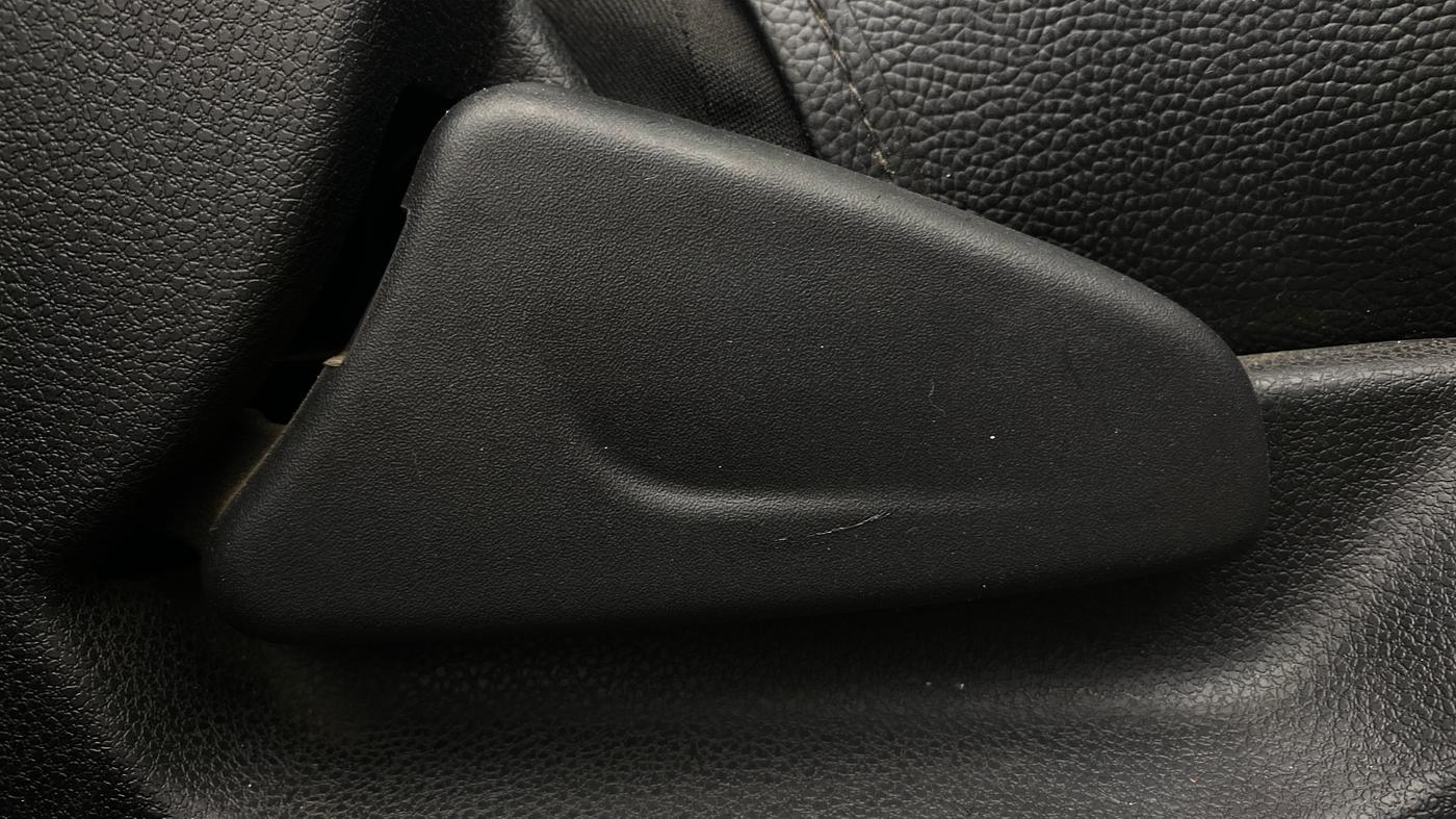 2018 Renault Kwid RXT 1.0 (O), Petrol, Manual, 69,928 km, Driver Side Adjustment Panel