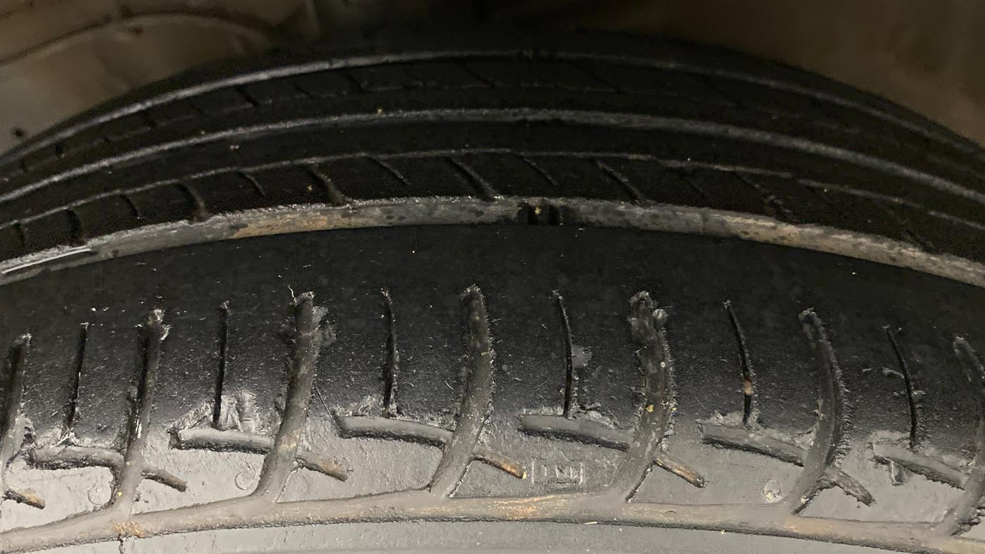 2017 Maruti Ertiga VDI SHVS, Diesel, Manual, 77,833 km, Left Front Tyre Tread