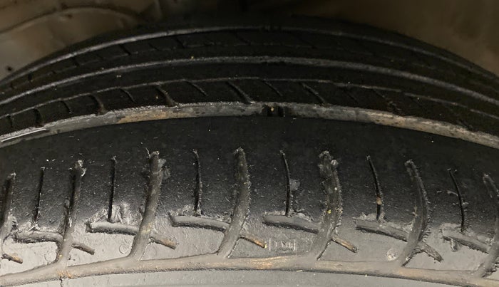 2017 Maruti Ertiga VDI SHVS, Diesel, Manual, 77,833 km, Left Front Tyre Tread