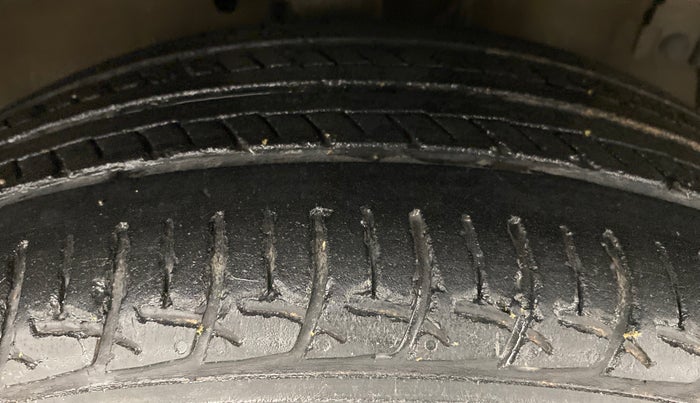 2017 Maruti Ertiga VDI SHVS, Diesel, Manual, 77,833 km, Right Front Tyre Tread