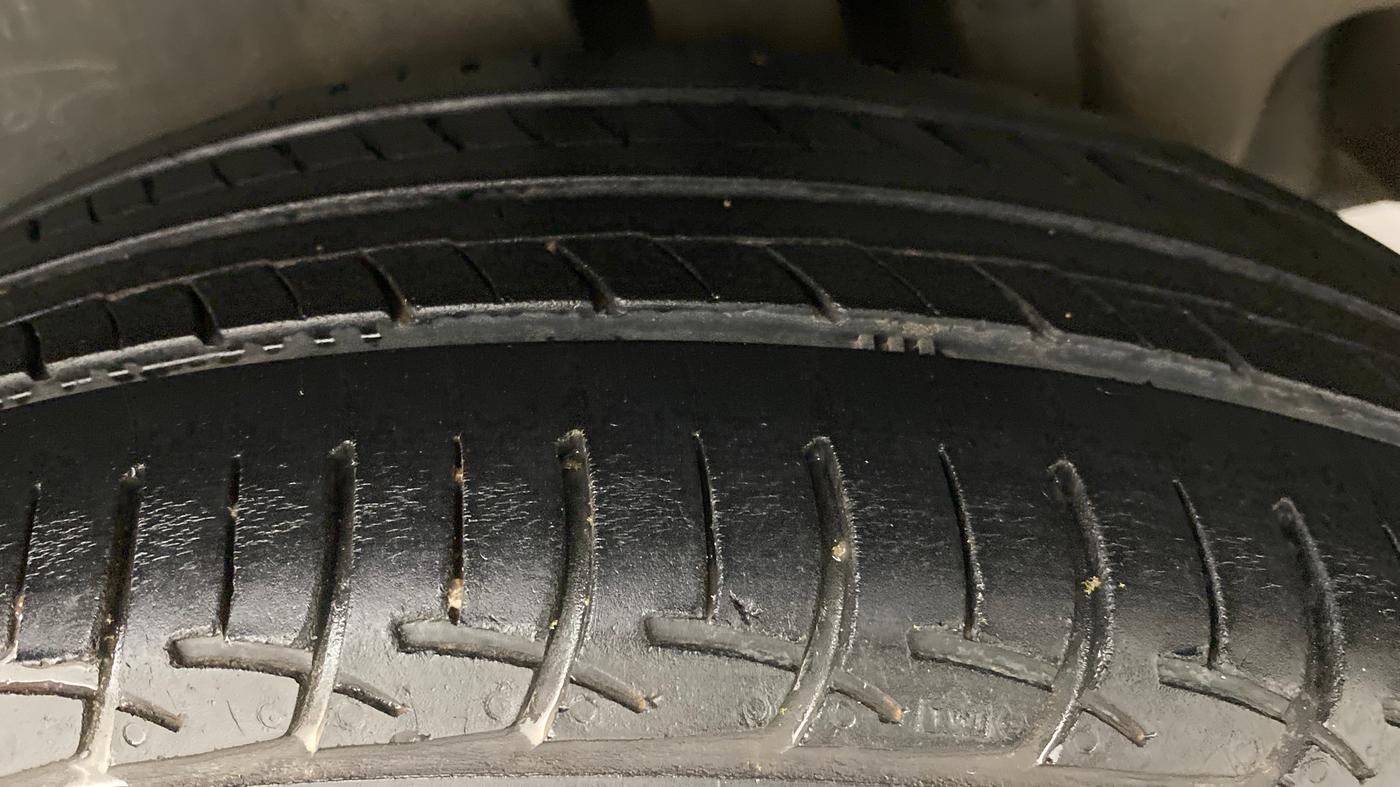 2017 Maruti Ertiga VDI SHVS, Diesel, Manual, 77,833 km, Left Rear Tyre Tread