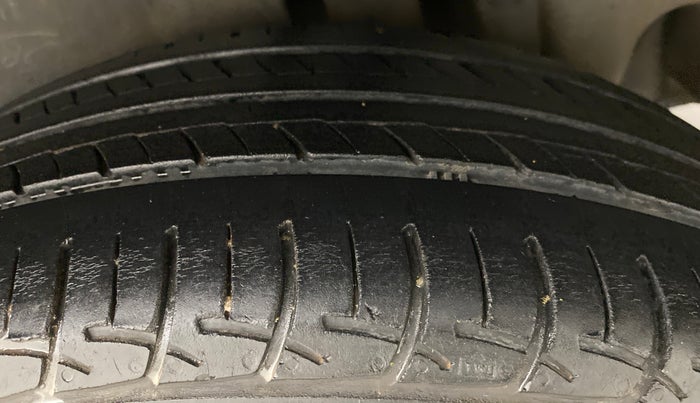 2017 Maruti Ertiga VDI SHVS, Diesel, Manual, 77,833 km, Left Rear Tyre Tread