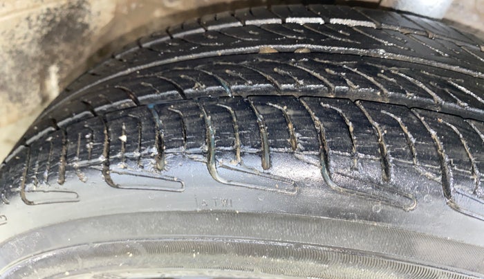 2015 Maruti Wagon R 1.0 VXI AMT, Petrol, Automatic, 49,527 km, Right Front Tyre Tread