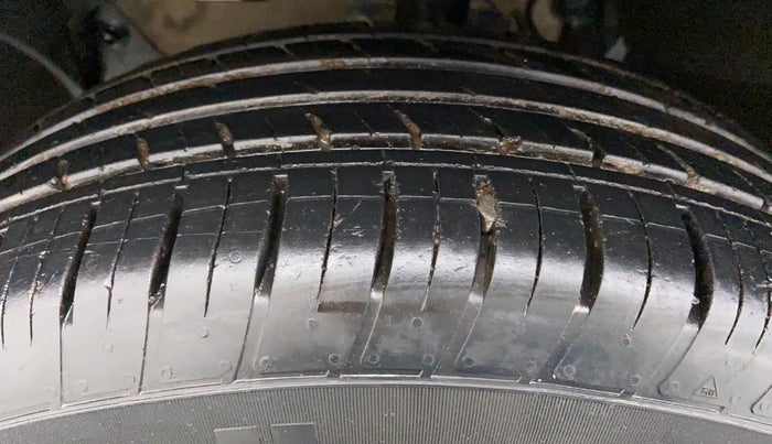 2020 Renault Duster RXZ, Petrol, Manual, 17,704 km, Left Front Tyre Tread