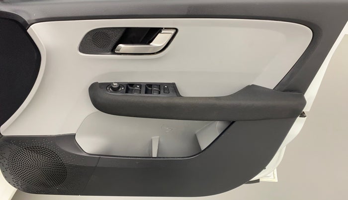 2021 Tata ALTROZ XZ 1.2, Petrol, Manual, 13,647 km, Driver Side Door Panels Control