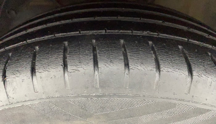 2018 Maruti Baleno ALPHA 1.2 K12 AMT, Petrol, Automatic, 60,393 km, Left Front Tyre Tread
