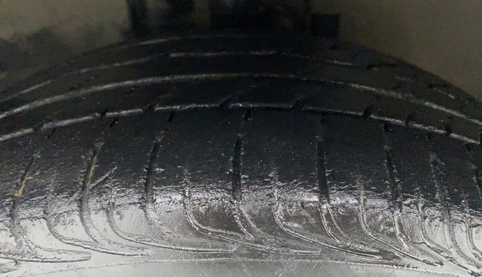 2013 Toyota Corolla Altis D 4D G, Diesel, Manual, 37,277 km, Left Front Tyre Tread