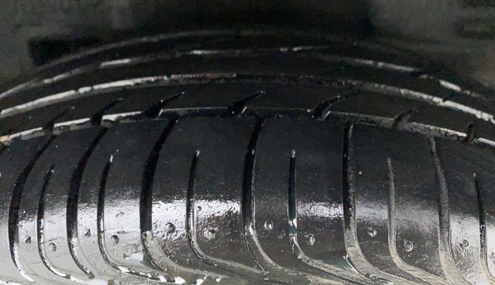 2013 Toyota Corolla Altis D 4D G, Diesel, Manual, 37,277 km, Left Rear Tyre Tread