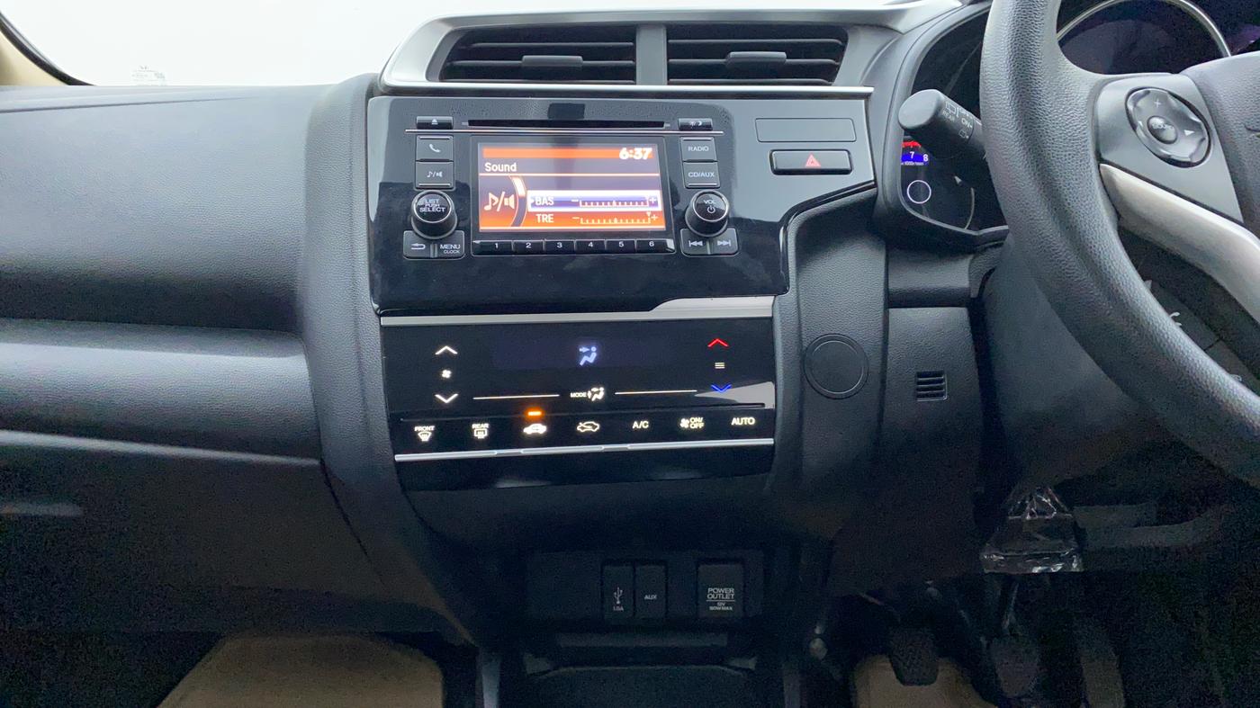 2018 Honda Jazz 1.2 V MT, Petrol, Manual, 17,785 km, Air Conditioner