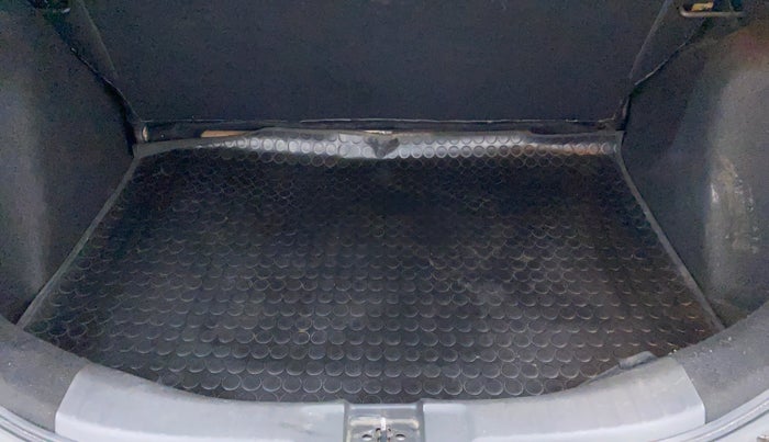 2018 Honda Jazz 1.2 V MT, Petrol, Manual, 17,785 km, Boot Inside