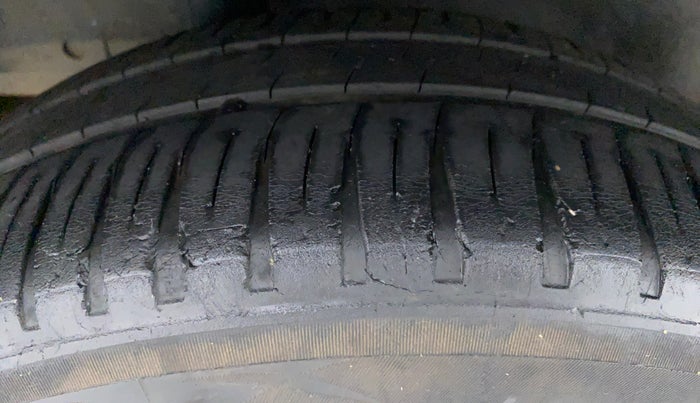 2018 Honda Jazz 1.2 V MT, Petrol, Manual, 17,785 km, Right Rear Tyre Tread