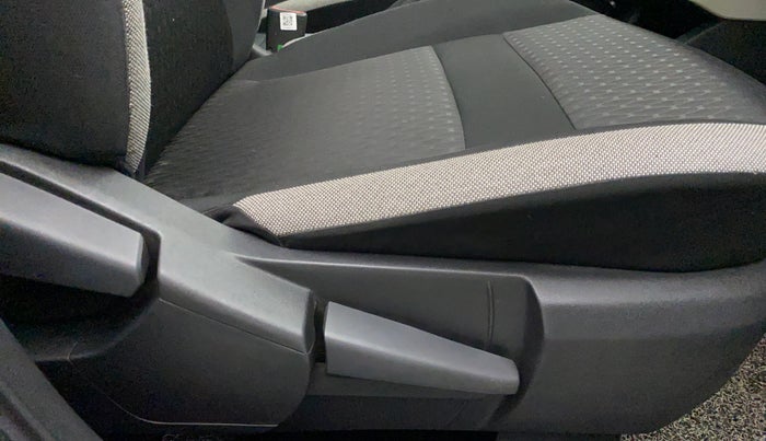 2021 Nissan MAGNITE XV DUAL TONE, Petrol, Manual, 16,936 km, Driver Side Adjustment Panel