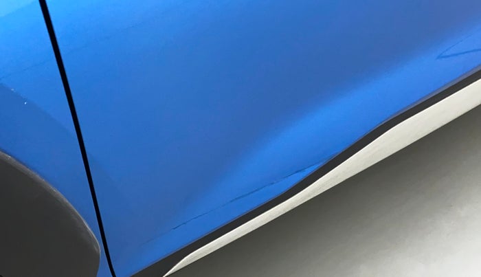 2021 Nissan MAGNITE XV DUAL TONE, Petrol, Manual, 16,936 km, Front passenger door - Slightly dented
