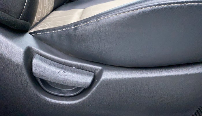 2019 Hyundai Grand i10 MAGNA 1.2 VTVT, Petrol, Manual, 15,958 km, Driver Side Adjustment Panel