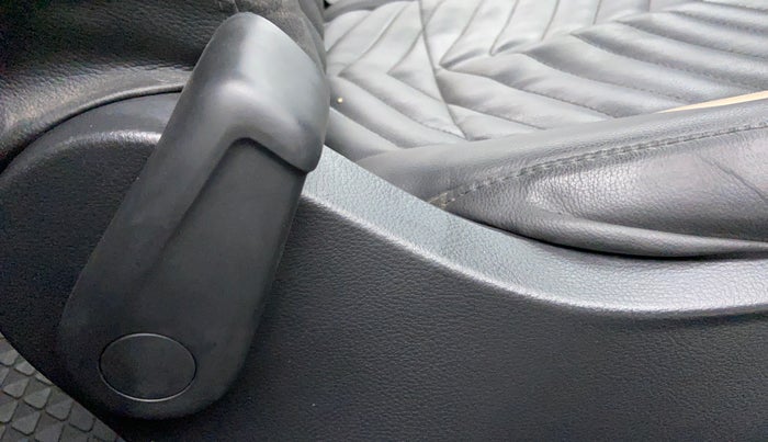 2018 Volkswagen Ameo Trendline 1.0, Petrol, Manual, 11,142 km, Driver Side Adjustment Panel