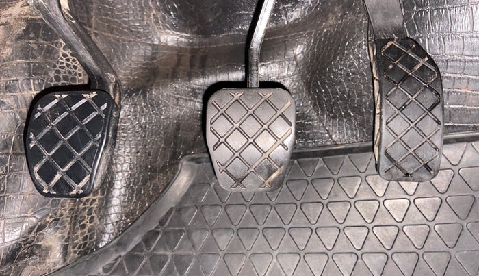 2018 Volkswagen Ameo Trendline 1.0, Petrol, Manual, 11,142 km, Pedals