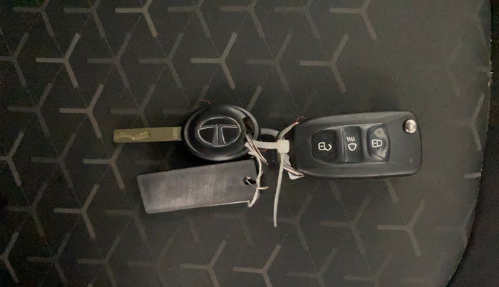 2023 Tata NEXON XM PLUS SUNROOF PETROL, Petrol, Manual, 32,145 km, Key Close Up